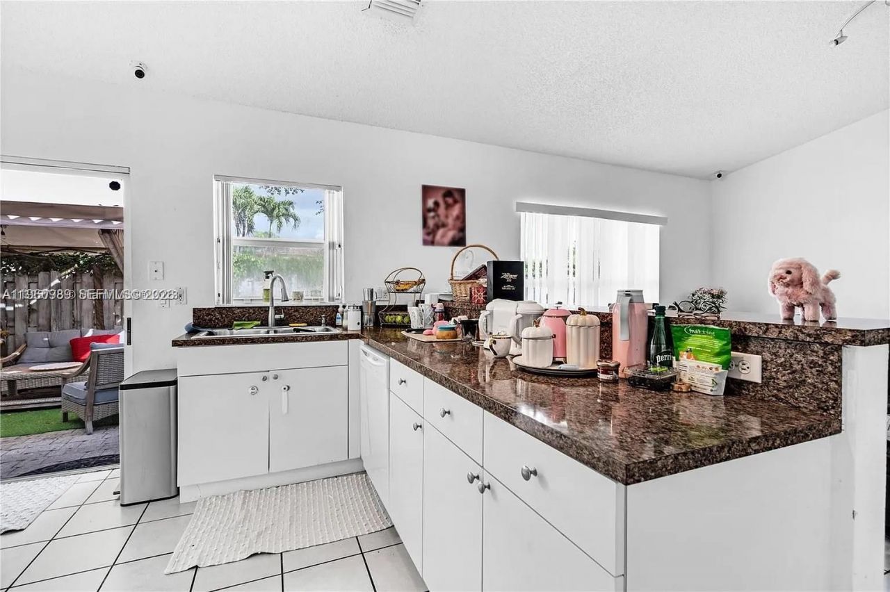 11276 NW 58th Ter, Doral, FL 33178 Photo