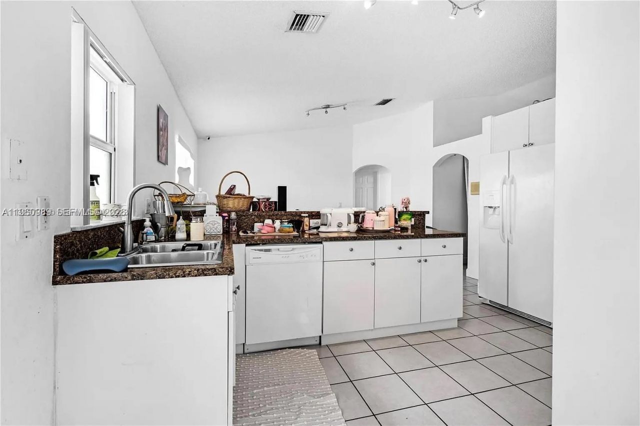 11276 NW 58th Ter, Doral, FL 33178 Photo