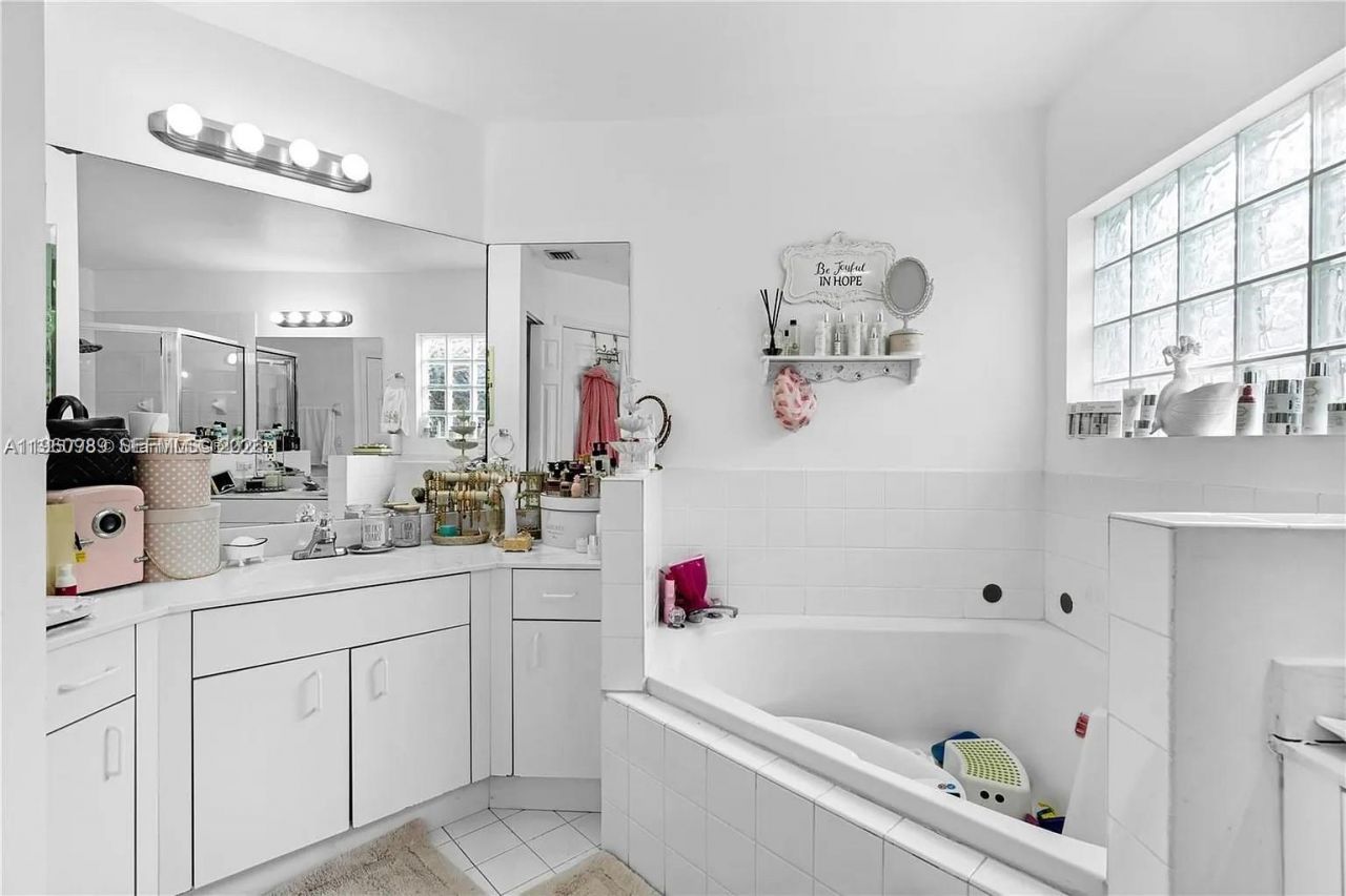 11276 NW 58th Ter, Doral, FL 33178 Photo