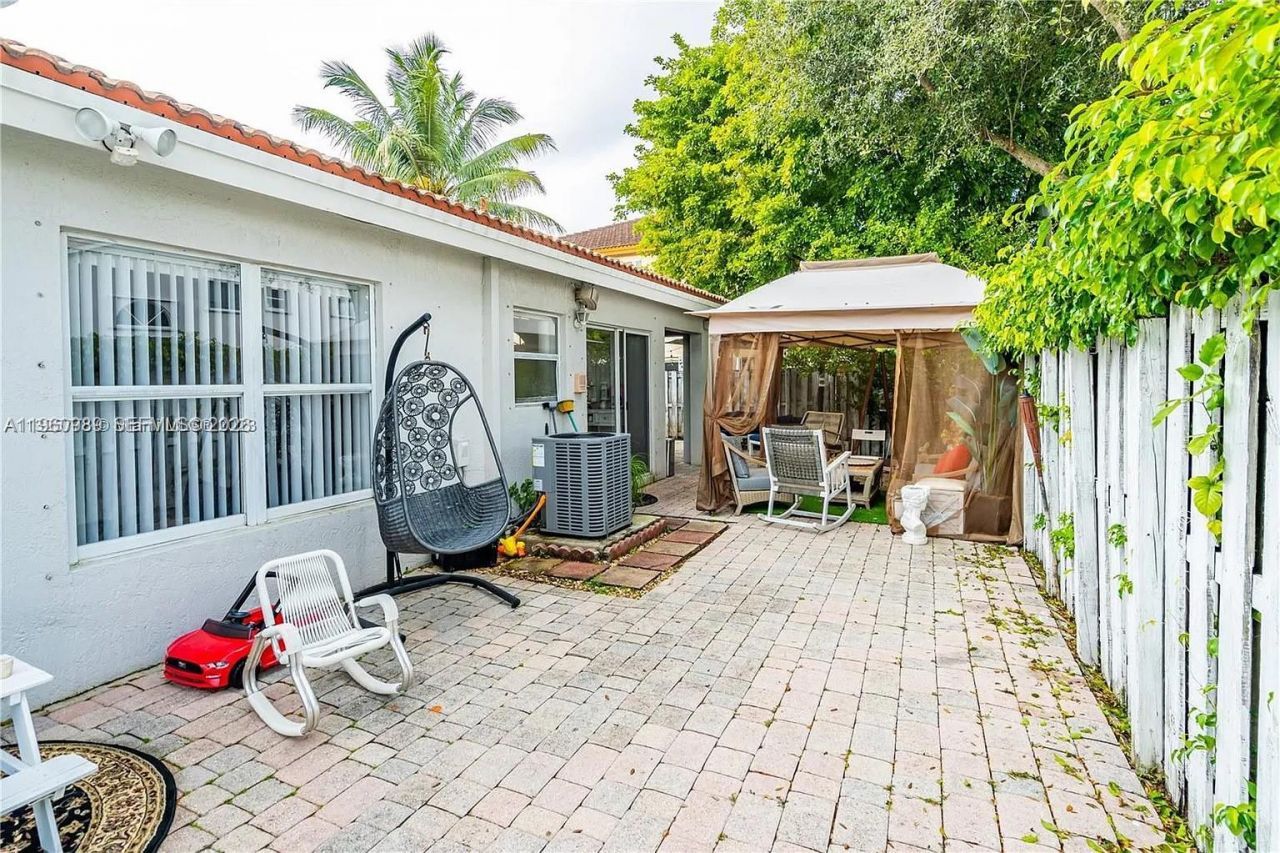 11276 NW 58th Ter, Doral, FL 33178 Photo