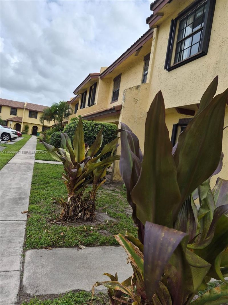 2747 NW 47th Ln, Unit 3006, Lauderdale Lakes, FL 33313 Photo