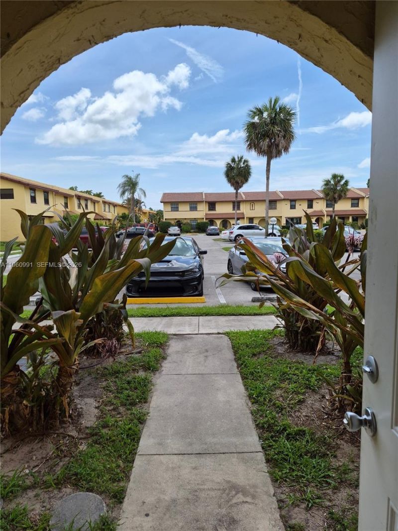 2747 NW 47th Ln, Unit 3006, Lauderdale Lakes, FL 33313 Photo