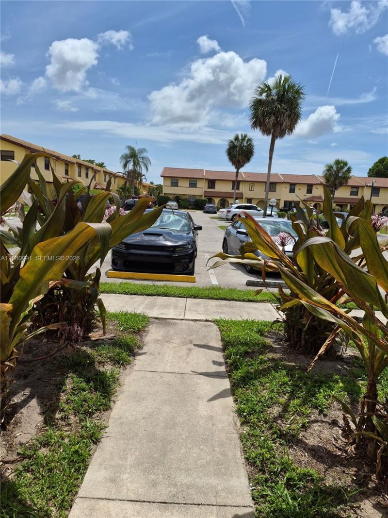 2747 NW 47th Ln, Unit 3006, Lauderdale Lakes, FL 33313 Photo