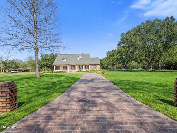 1110 Mardi Gras Road, Carencro, LA 70520