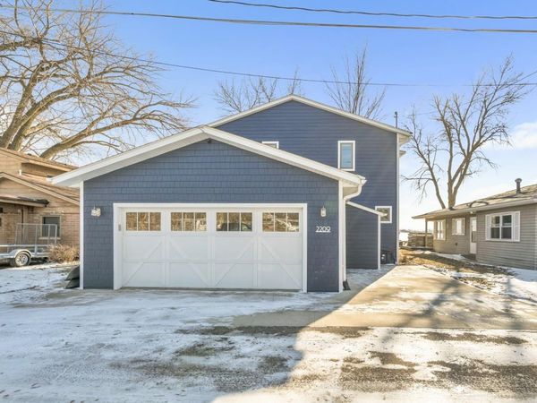 2209 Lakeshore Drive, Wahpeton, IA 51351