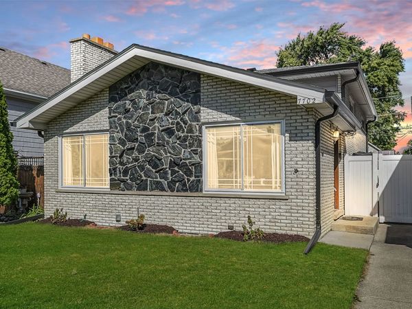 7702 W 66th Street, Bedford Park, IL 60501