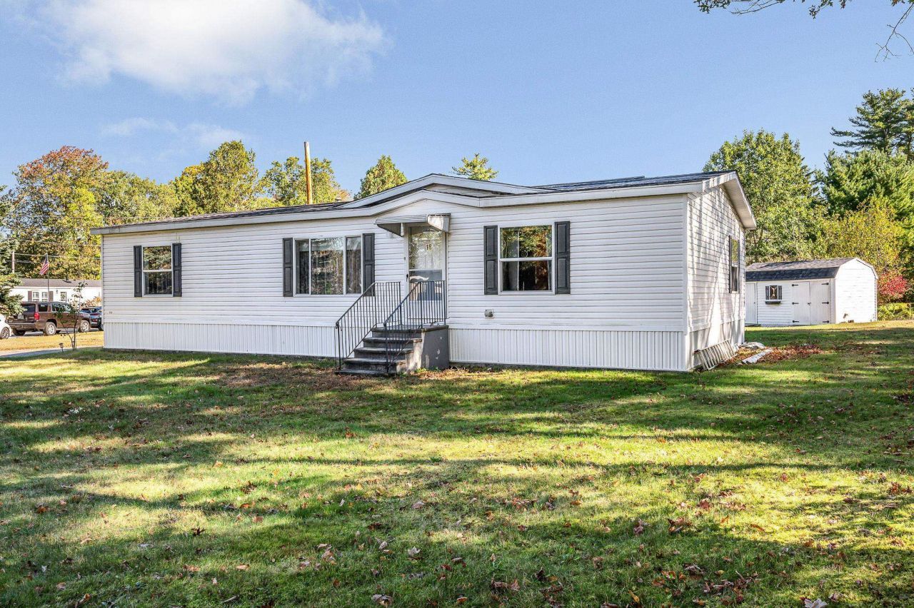 18 Winter Street, Salem, NH 03079 Main Photo