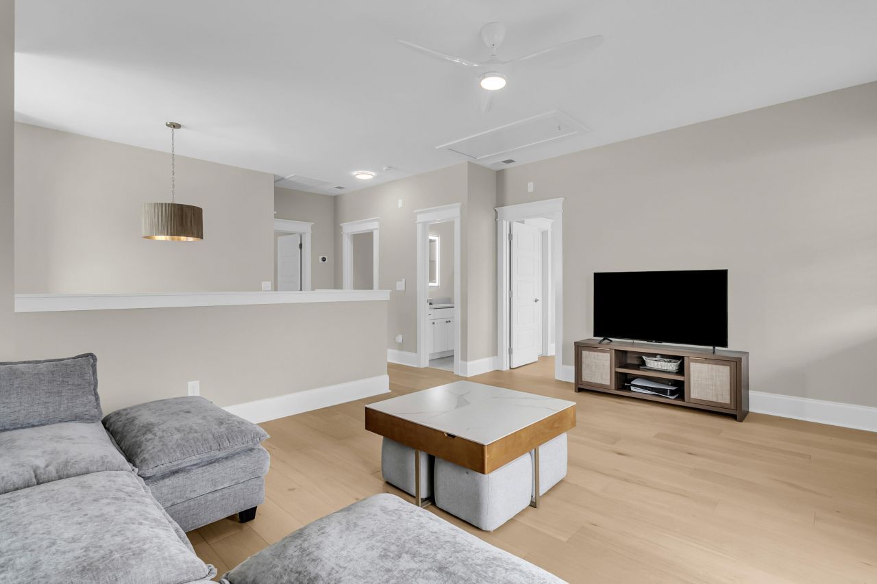 2648 Augustus Street Photo 36