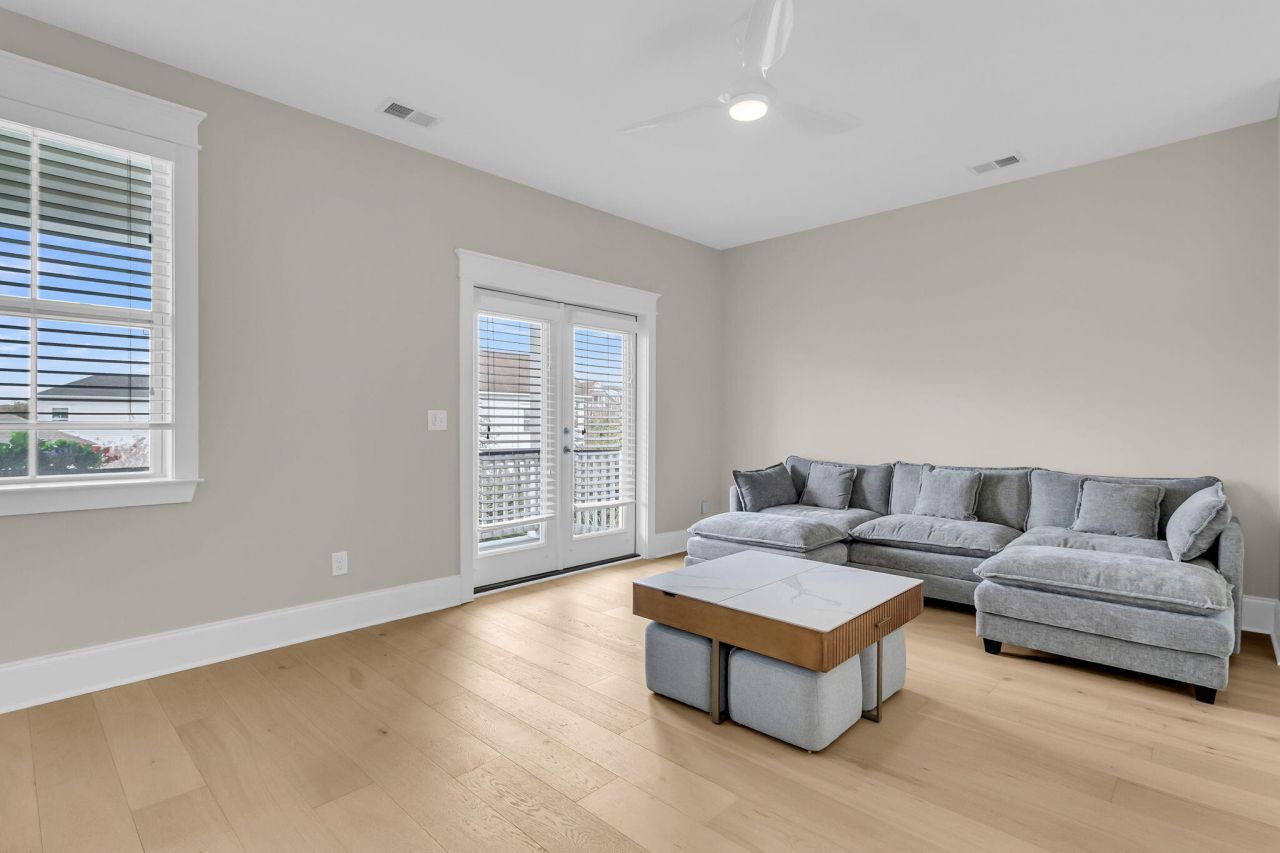 2648 Augustus Street Photo 37