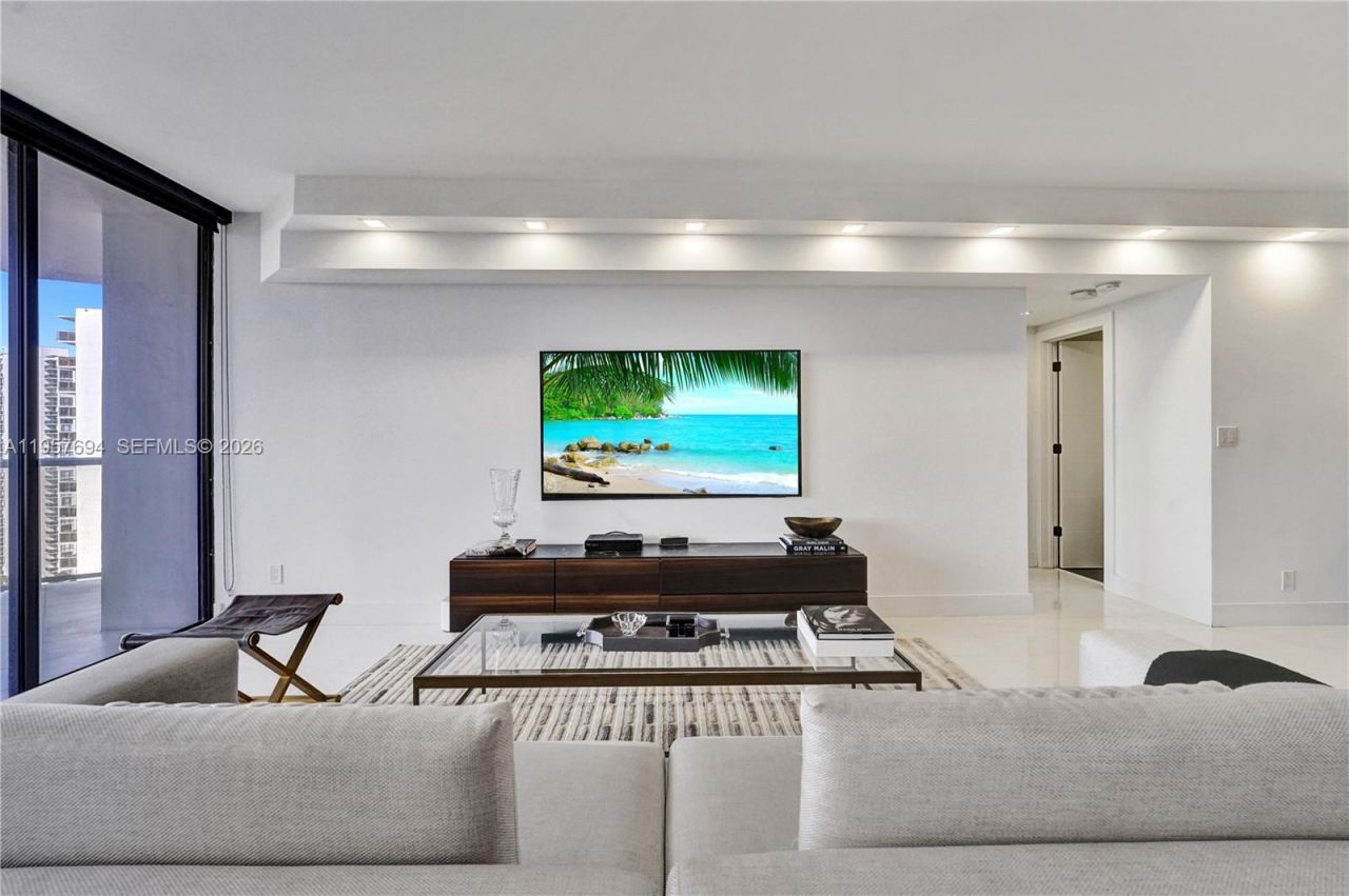 20281 E Country Club Dr , Unit 1503, Aventura, FL 33180 Photo