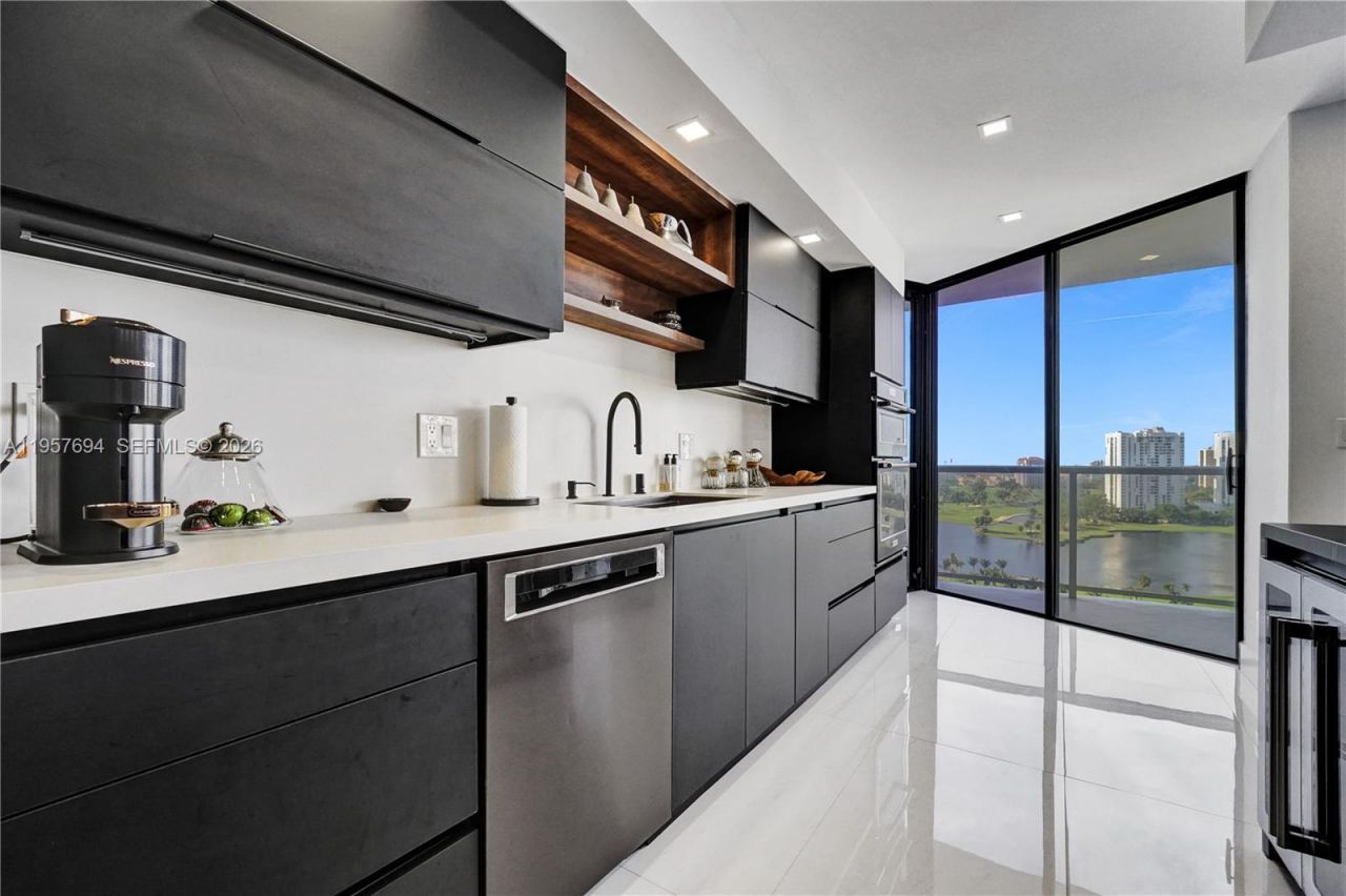 20281 E Country Club Dr , Unit 1503, Aventura, FL 33180 Photo