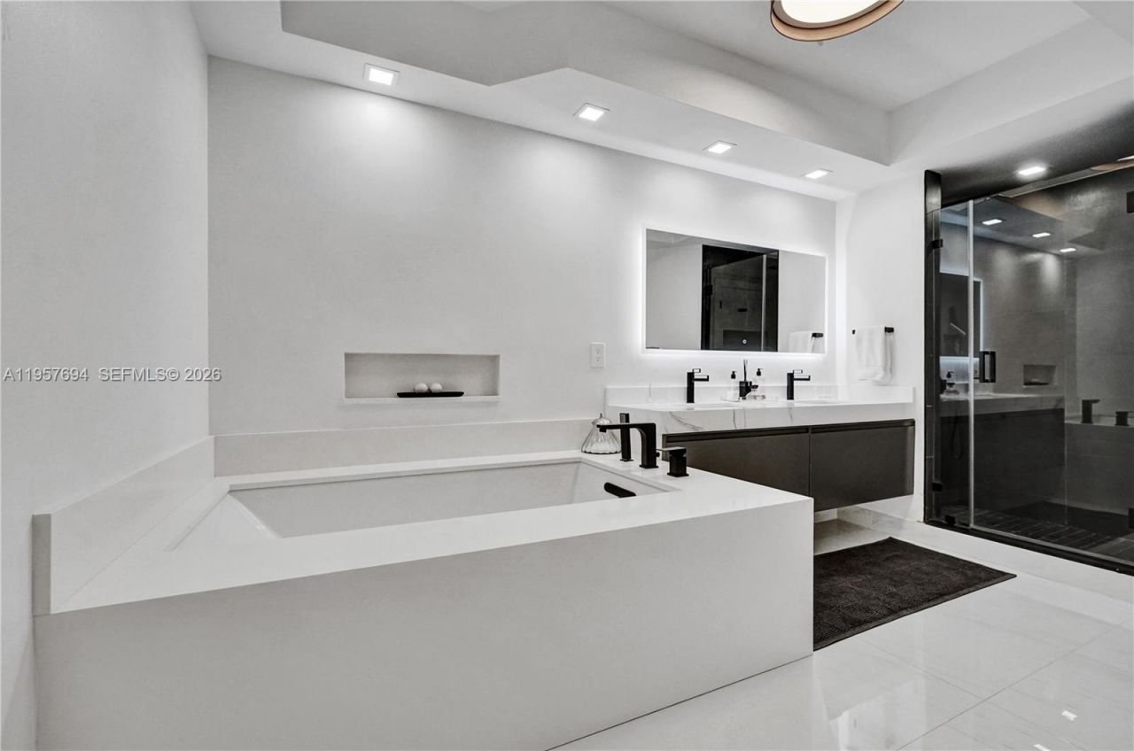 20281 E Country Club Dr , Unit 1503, Aventura, FL 33180 Photo