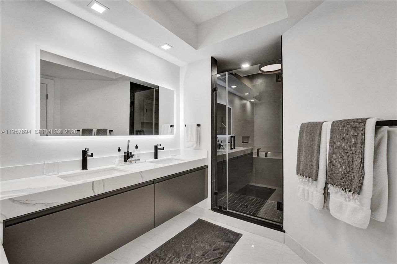 20281 E Country Club Dr , Unit 1503, Aventura, FL 33180 Photo