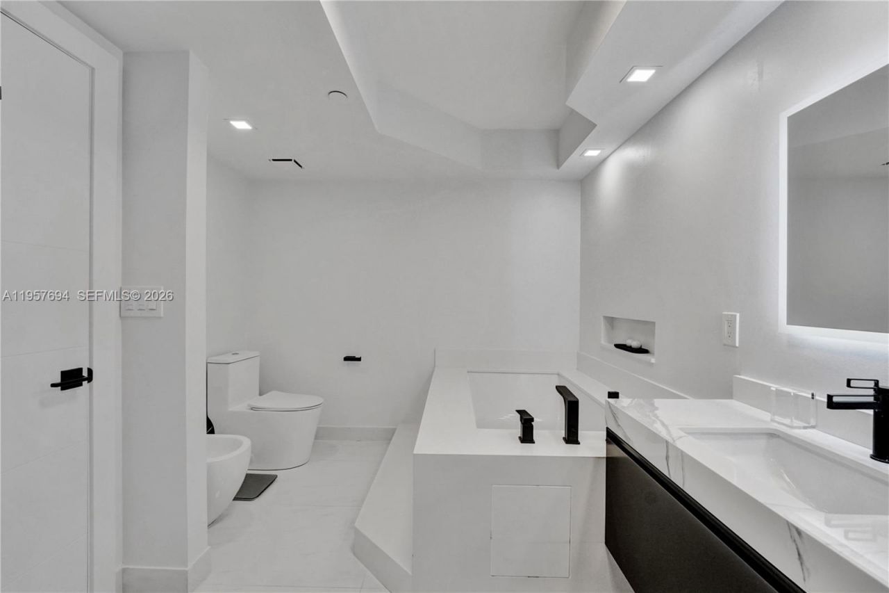 20281 E Country Club Dr , Unit 1503, Aventura, FL 33180 Photo