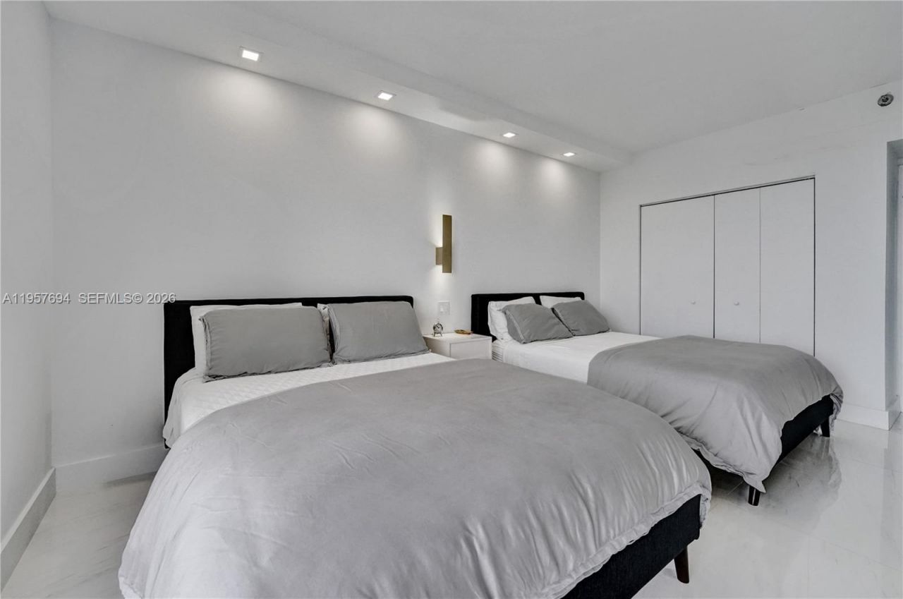 20281 E Country Club Dr , Unit 1503, Aventura, FL 33180 Photo