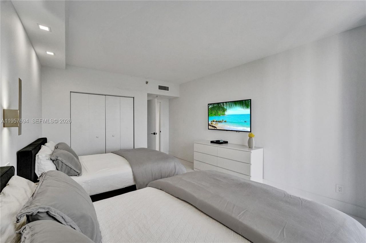 20281 E Country Club Dr , Unit 1503, Aventura, FL 33180 Photo