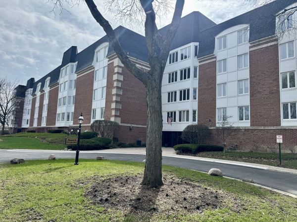 175 Lake Boulevard, Unit 345, Buffalo Grove, IL 60089