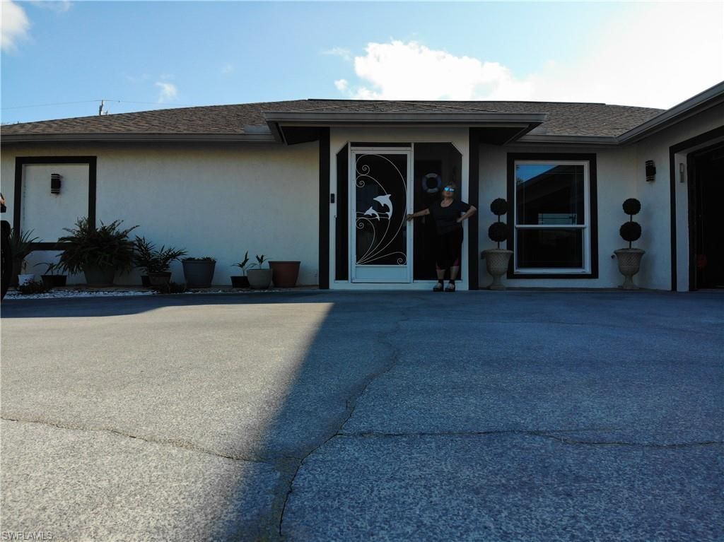 320 SE 28th Ter, Cape Coral, FL 33904 Photo