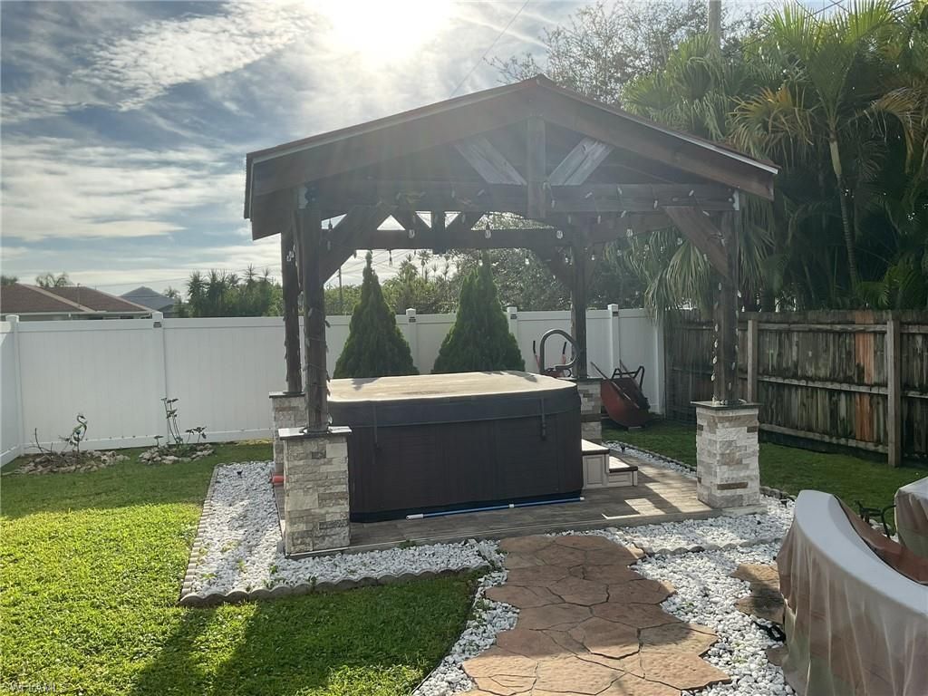 320 SE 28th Ter, Cape Coral, FL 33904 Photo