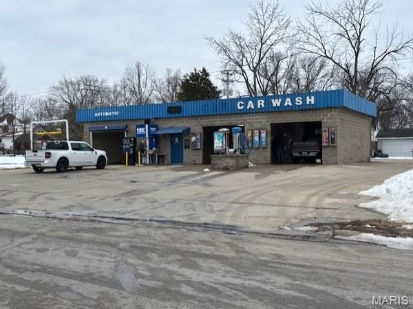 122 S Elm Street, Nokomis, IL 62075