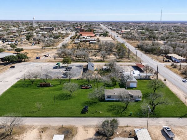 708 Mesquite, Jourdanton, TX 78026