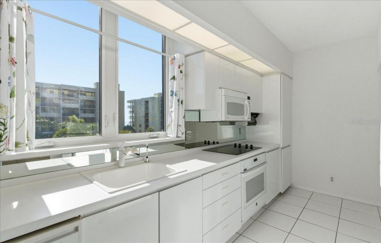 1065 Gulf Of Mexico Drive, Unit 305, Longboat Key, FL 34228 Photo