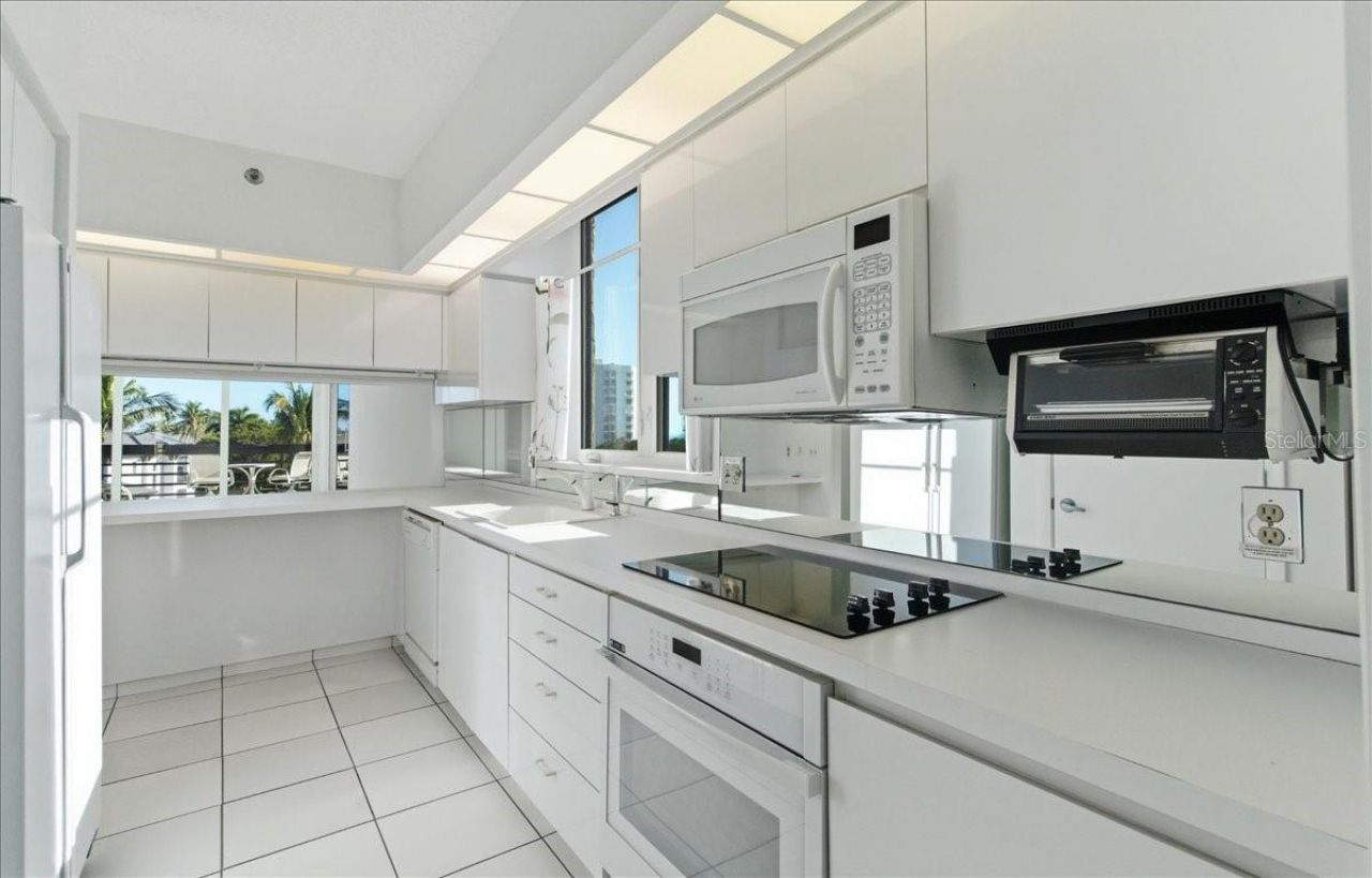 1065 Gulf Of Mexico Drive, Unit 305, Longboat Key, FL 34228 Photo