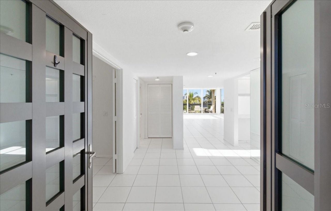 1065 Gulf Of Mexico Drive, Unit 305, Longboat Key, FL 34228 Photo