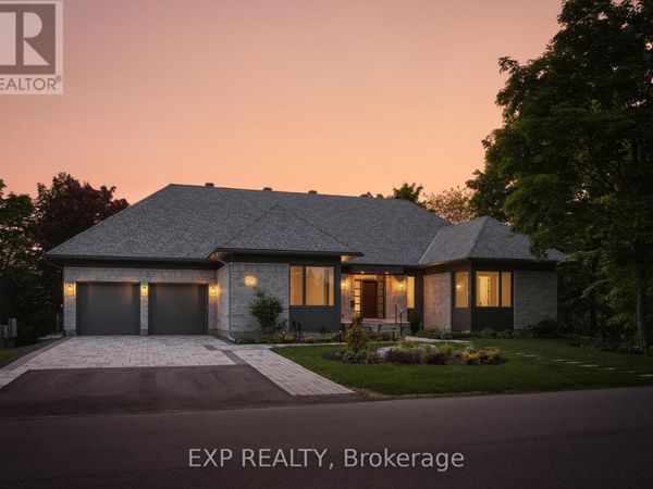 26 Clovelly Road West, Ottawa, ON K1J6M2