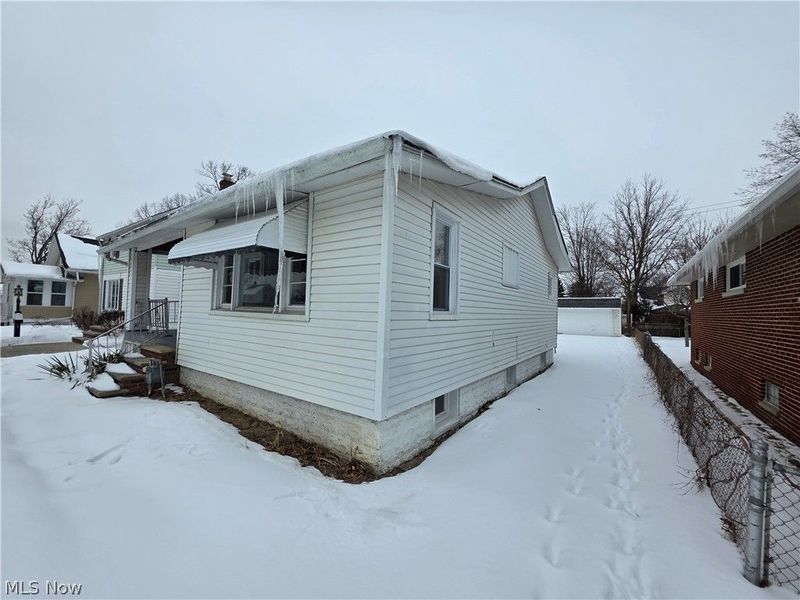 20632 Woodstock Avenue, Fairview Park, OH 44126 Photo 3