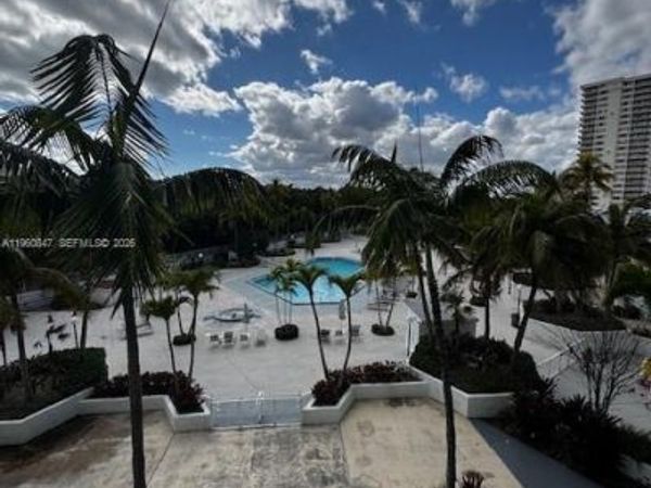 100 Bayview Dr, Unit 319, Sunny Isles Beach, FL 33160