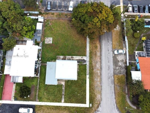 691 E 48th St, Hialeah, FL 33013