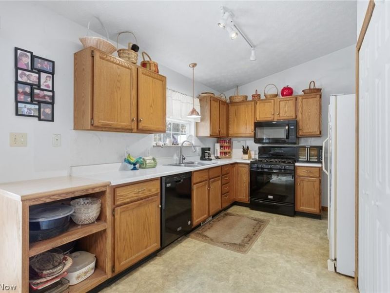 3867 Melv Street, Barberton, OH 44203 Photo 17