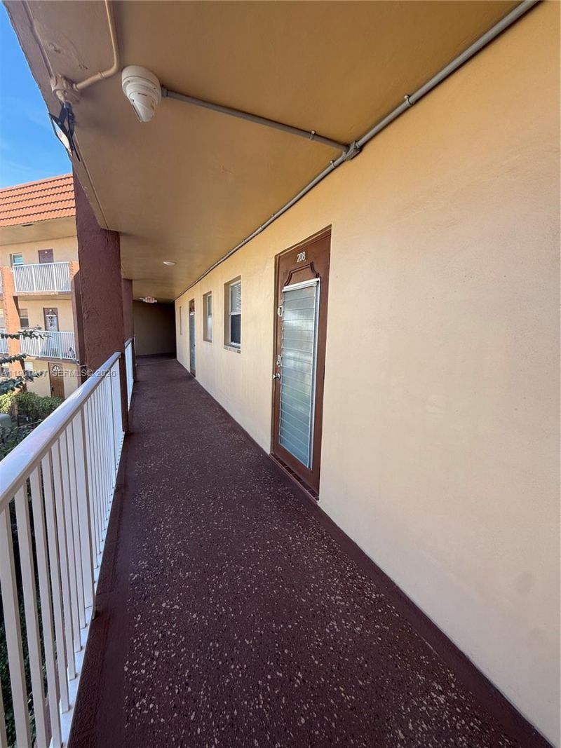 9001 Sunrise Lakes Blvd, Unit 208, Sunrise, FL 33322 Photo