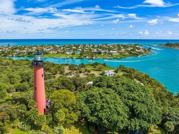 219 Colony Rd, Jupiter Inlet Colony, FL 33469