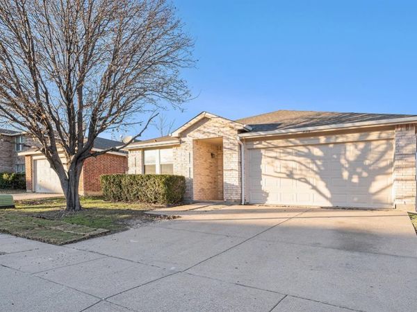 936 Rose Crystal Way, Fort Worth, TX 76179