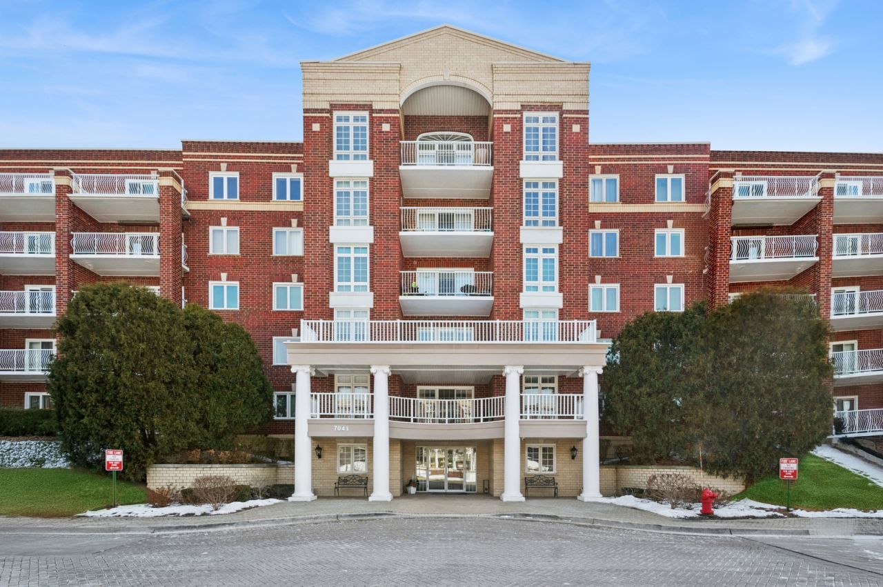 7041 W Touhy Avenue, Unit 209, Niles, IL 60714 Main Photo