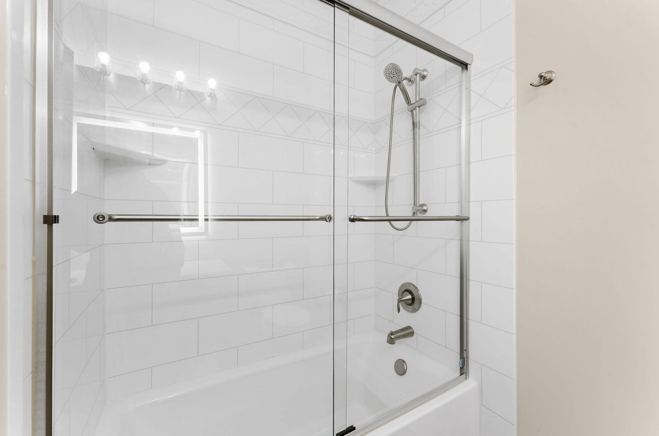 2244 Ashley Crossing Drive Photo 32