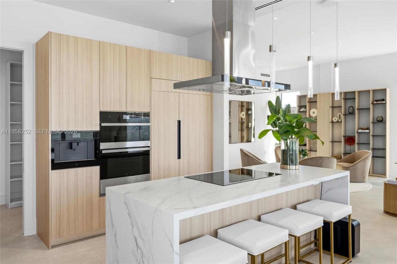 1161 Stillwater Dr, Miami Beach, FL 33141 Photo