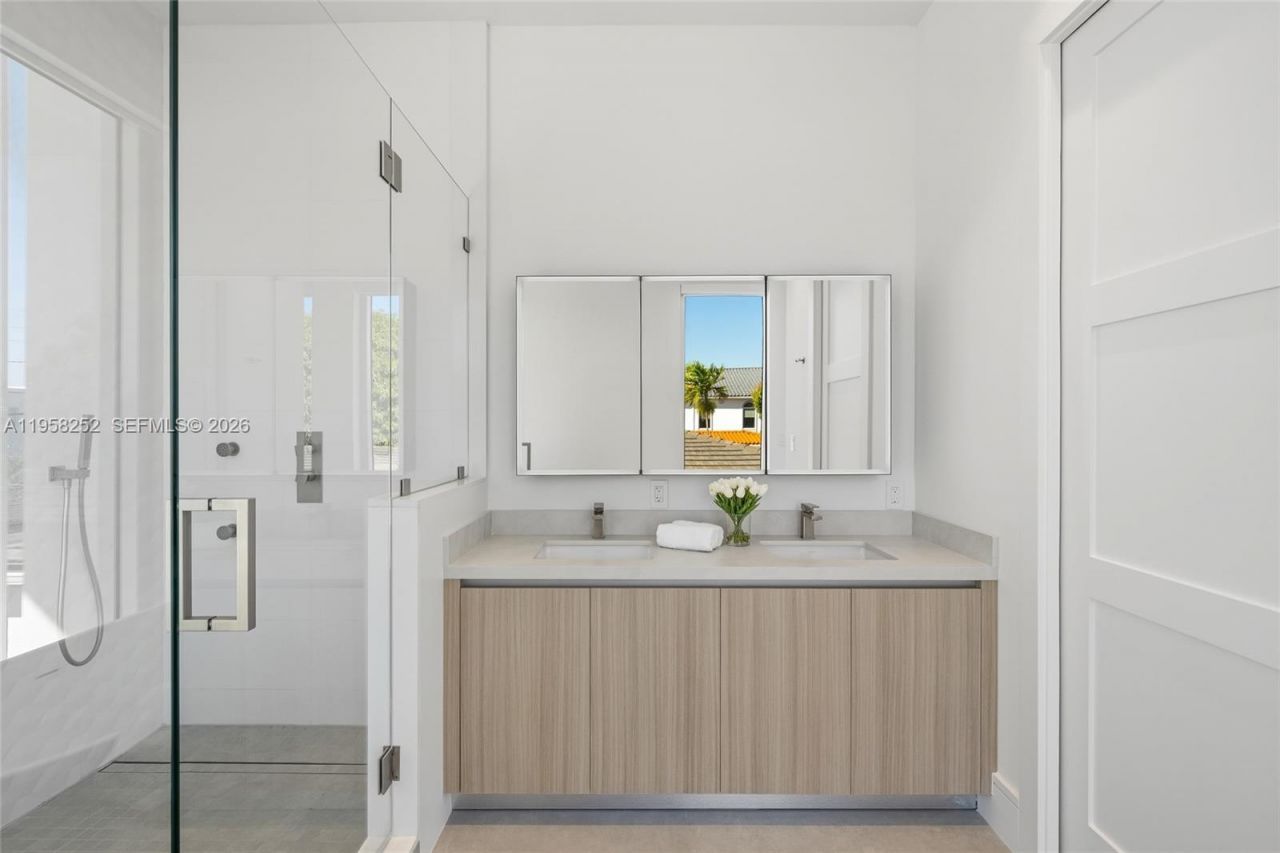 1161 Stillwater Dr, Miami Beach, FL 33141 Photo