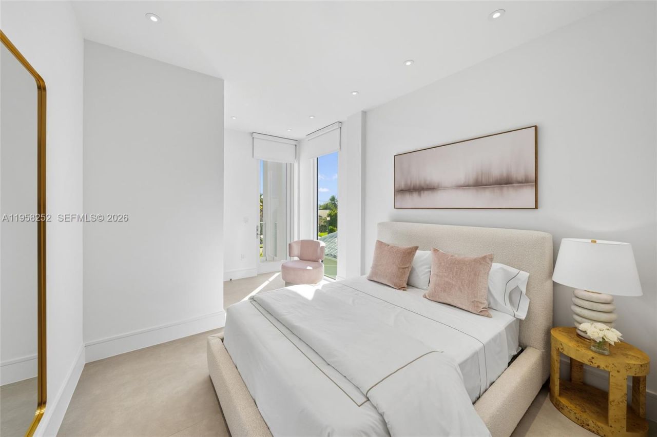 1161 Stillwater Dr, Miami Beach, FL 33141 Photo