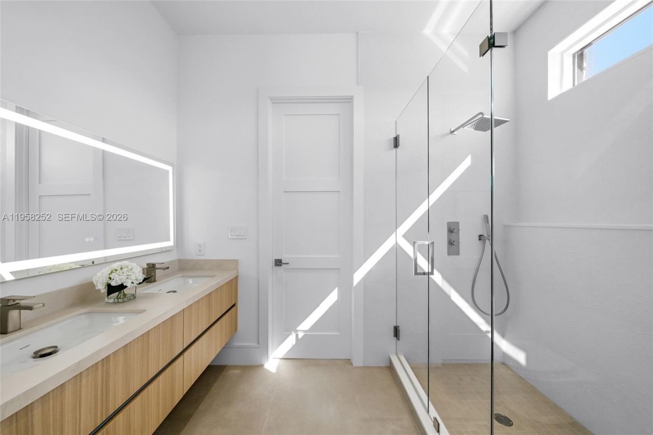 1161 Stillwater Dr, Miami Beach, FL 33141 Photo