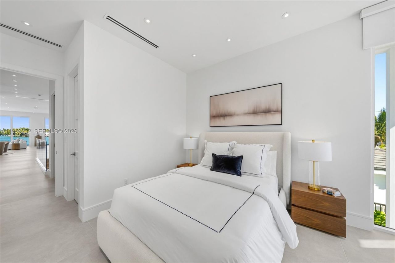 1161 Stillwater Dr, Miami Beach, FL 33141 Photo