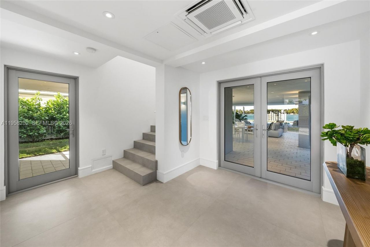 1161 Stillwater Dr, Miami Beach, FL 33141 Photo