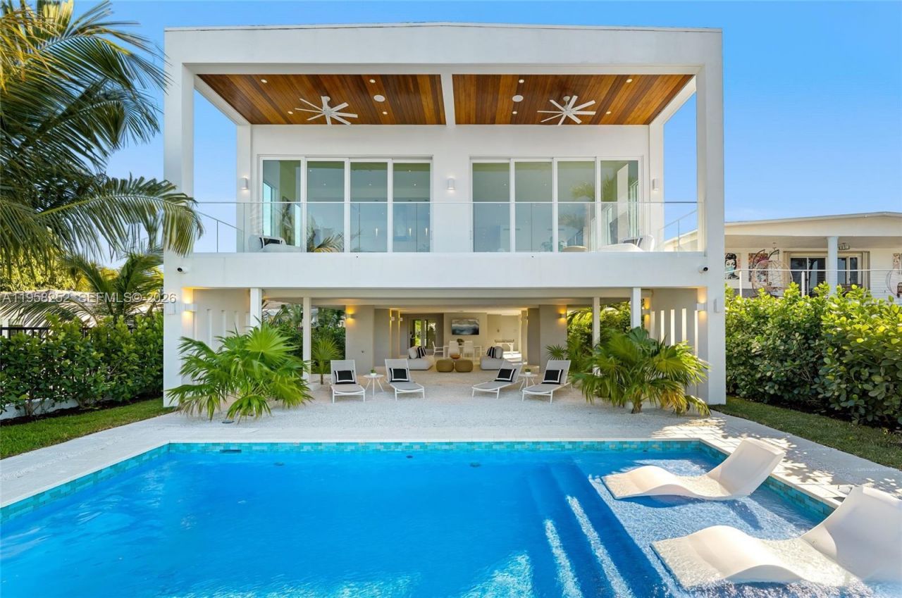 1161 Stillwater Dr, Miami Beach, FL 33141 Photo