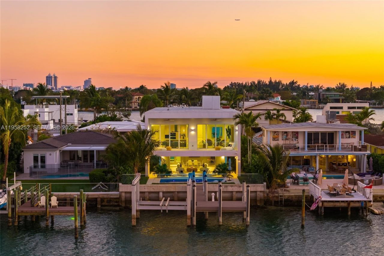 1161 Stillwater Dr, Miami Beach, FL 33141 Photo