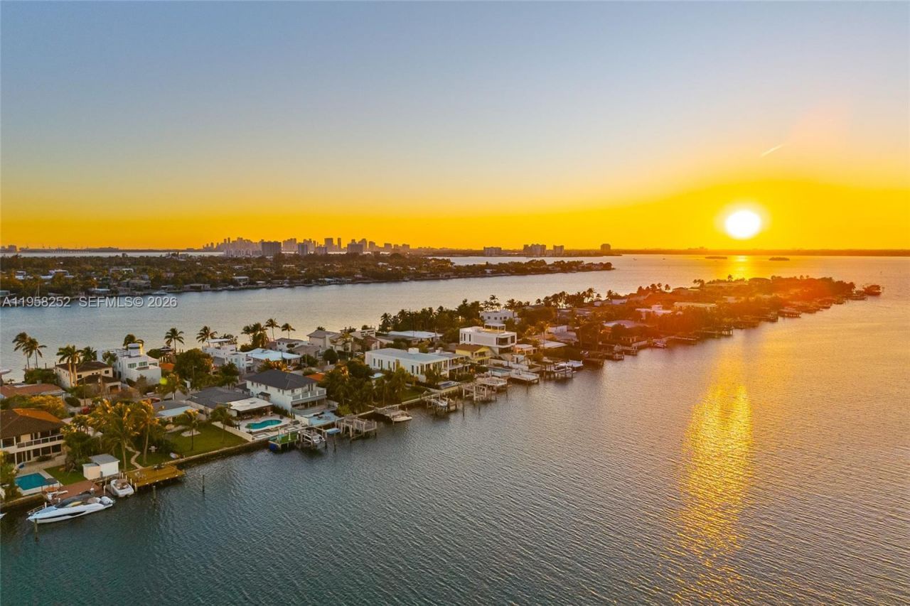 1161 Stillwater Dr, Miami Beach, FL 33141 Photo