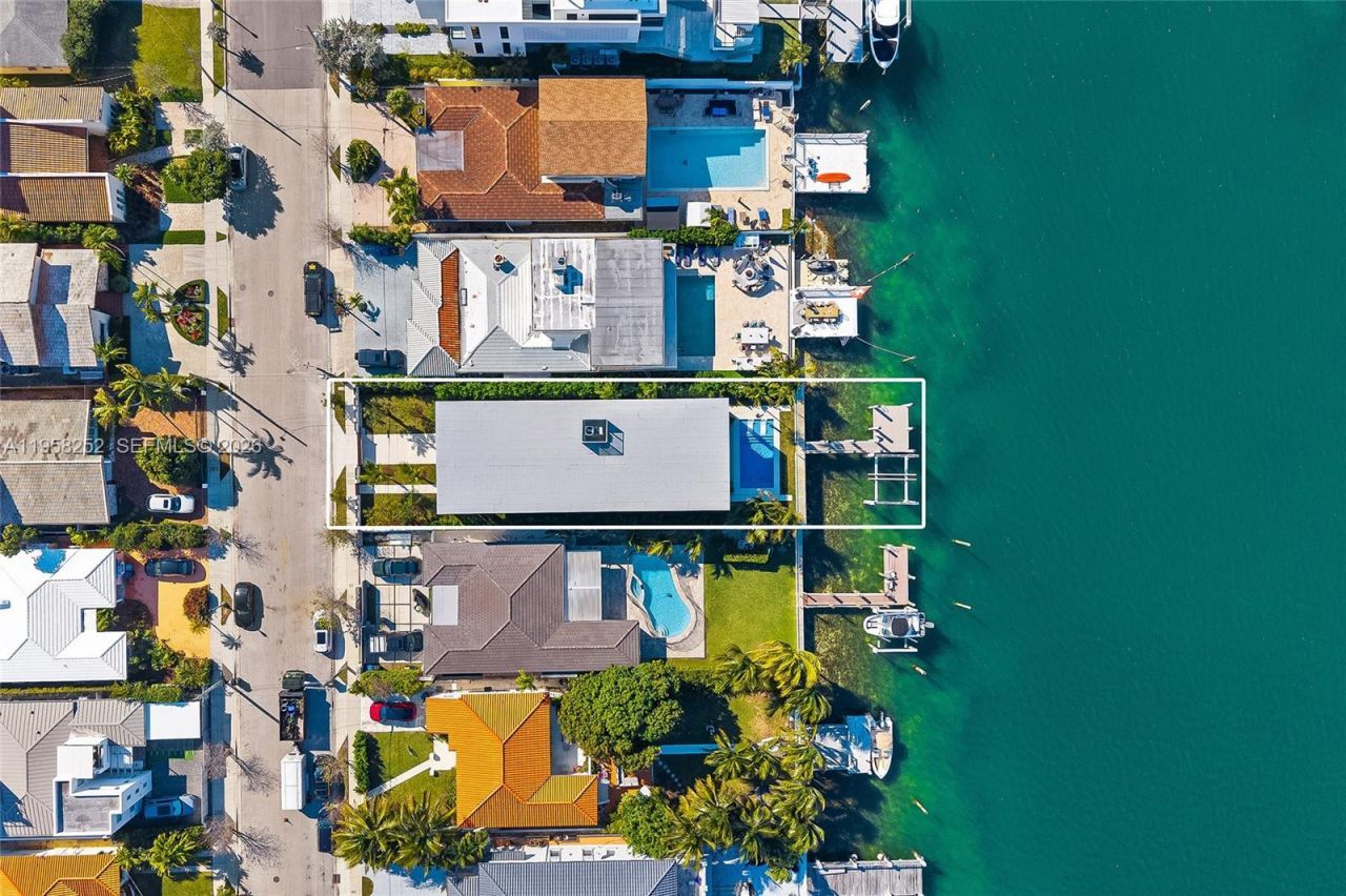 1161 Stillwater Dr, Miami Beach, FL 33141 Photo