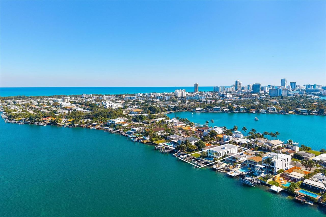 1161 Stillwater Dr, Miami Beach, FL 33141 Photo