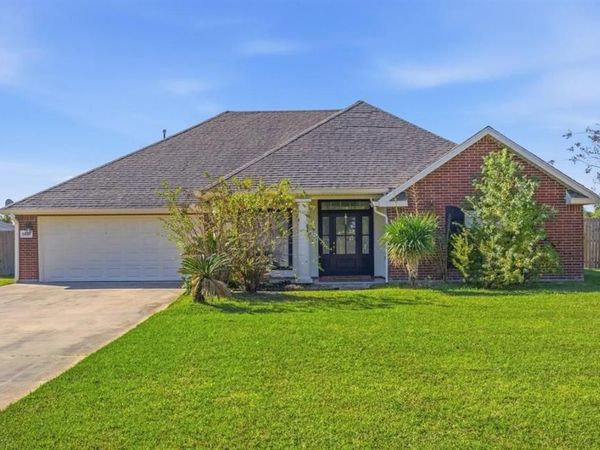 5846 W Kayleigh Lane W, Lake Charles, LA 70605